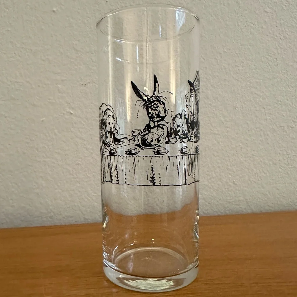 Fishs Eddy Alice in Wonderland Drinking Glass - Tumbler - EXCELLENT CONDITION - Picture 1 of 3